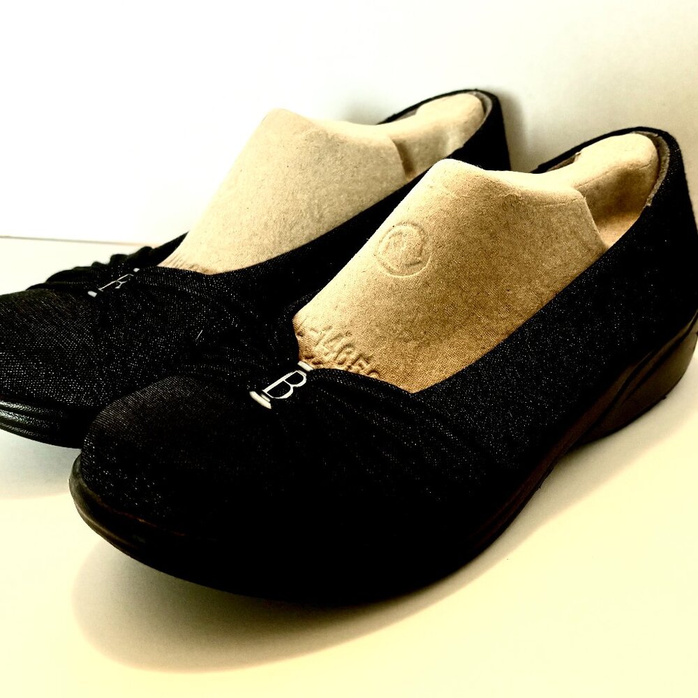 NWOT Bzees Size 8.5